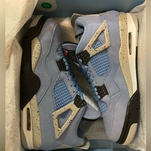 Jordan 4 UNC